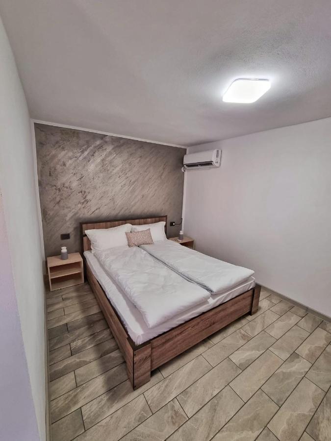 Cabana Varad Coronini Moldova Veche Ngoại thất bức ảnh